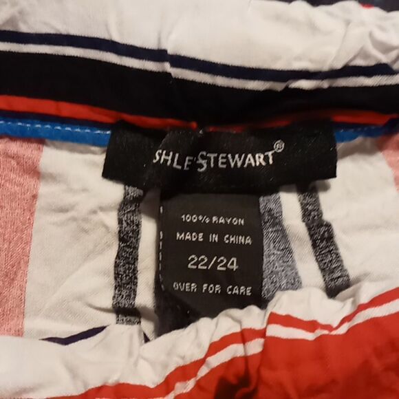 Capris  - Picture 4 of 4